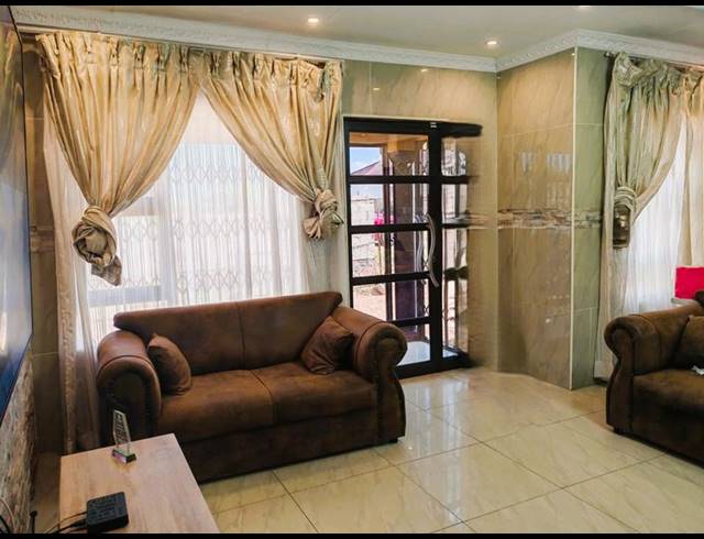 2 BEDROOM HOUSE FOR SALE IN MANKWENG